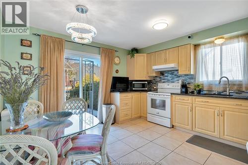 4316 Golfcourse Crescent, Windsor, ON - Indoor Photo Showing Kitchen With Double Sink