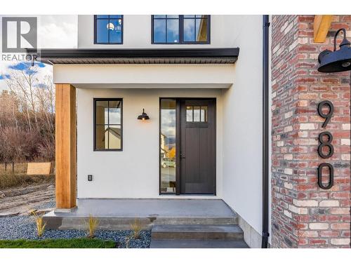 front entrance - 980 Bull Crescent, Kelowna, BC - Outdoor