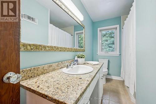 107 Westmount Road, Guelph (Exhibition Park), ON - Indoor Photo Showing Bathroom