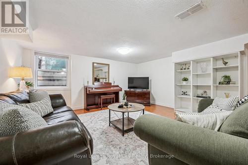 107 Westmount Road, Guelph (Exhibition Park), ON - Indoor Photo Showing Living Room