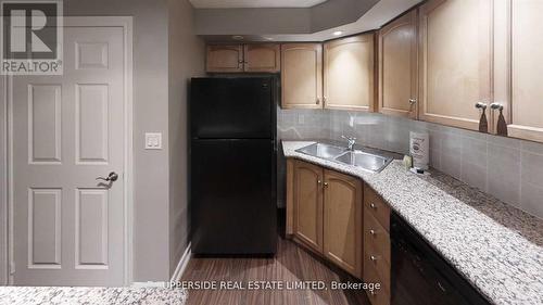 628 - 250 Wellington Street W, Toronto, ON - Indoor Photo Showing Kitchen With Double Sink