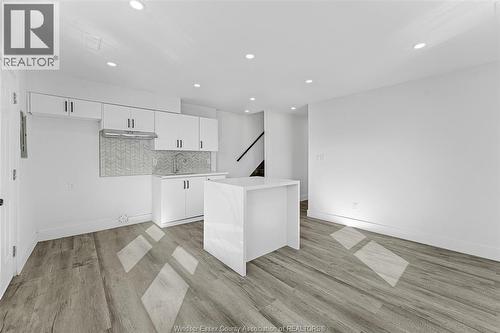 409 Hall Unit# B, Windsor, ON - Indoor Photo Showing Kitchen