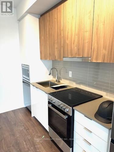 A329 - 9763 Markham Road, Markham, ON - Indoor Photo Showing Kitchen