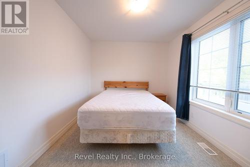 4 - 64 River Road E, Wasaga Beach, ON - Indoor Photo Showing Bedroom
