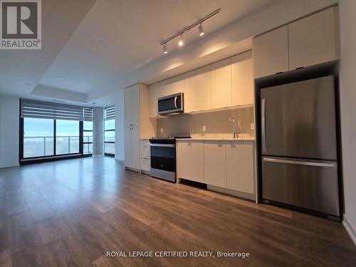 1103 - 1606 Charles Street, Whitby, ON - Indoor Photo Showing Kitchen