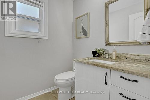 15 Willwood Crescent, Ottawa, ON - Indoor Photo Showing Bathroom