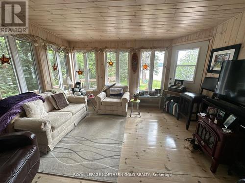 290 Grenfell Road, Kirkland Lake (Kl Outside), ON - Indoor Photo Showing Living Room