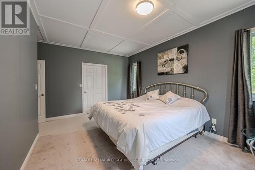 1923 10Th Line, Innisfil, ON - Indoor Photo Showing Bedroom