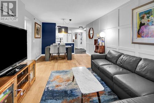 1219 - 35 Saranac Boulevard, Toronto, ON - Indoor Photo Showing Living Room