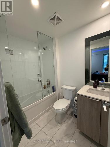 906 - 65 Annie Craig Drive, Toronto, ON - Indoor Photo Showing Bathroom