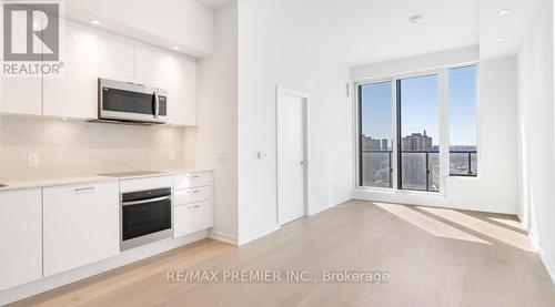 Ph 08 - 1928 Lake Shore Boulevard, Toronto, ON - Indoor Photo Showing Kitchen