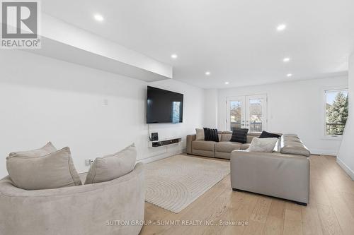 7 - 1253 Silvan Forest Drive, Burlington, ON - Indoor Photo Showing Living Room