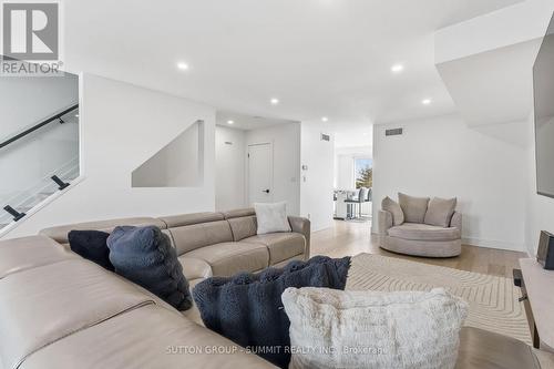 7 - 1253 Silvan Forest Drive, Burlington, ON - Indoor Photo Showing Living Room