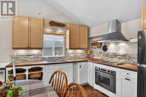 1457 Lakeshore Road, Haldimand, ON - Indoor Photo Showing Kitchen With Double Sink