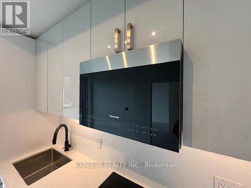 1707 - 280 Dundas Street W, Toronto, ON - Indoor Photo Showing Kitchen