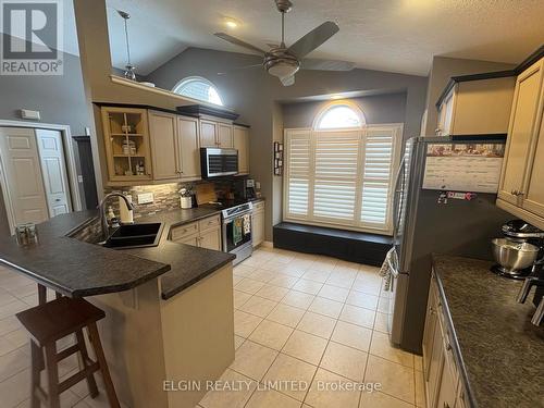 21 Oriole Lane, St. Thomas, ON - Indoor Photo Showing Kitchen With Double Sink