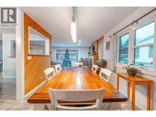 825 Ohlhausen Road, Revelstoke, BC - Indoor Photo Showing Dining Room