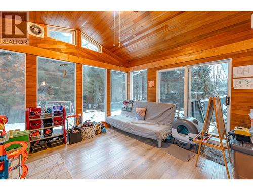 825 Ohlhausen Road, Revelstoke, BC - Indoor Photo Showing Other Room