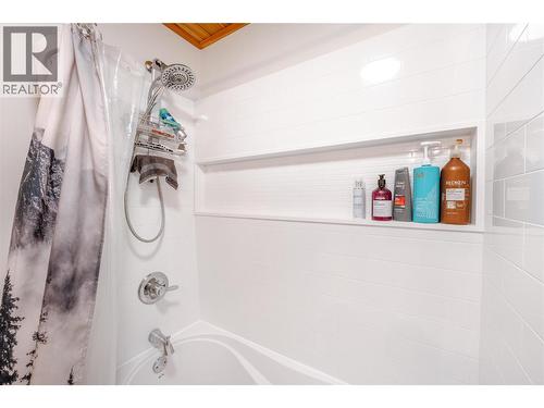 825 Ohlhausen Road, Revelstoke, BC - Indoor Photo Showing Bathroom