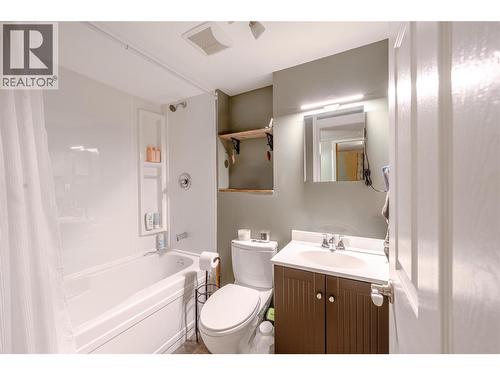 825 Ohlhausen Road, Revelstoke, BC - Indoor Photo Showing Bathroom