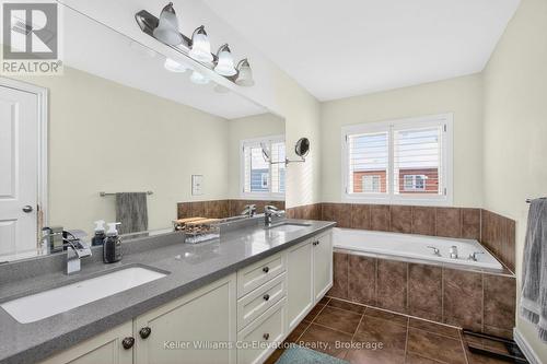 49 Gosnel Circle, Bradford West Gwillimbury (Bradford), ON - Indoor Photo Showing Bathroom