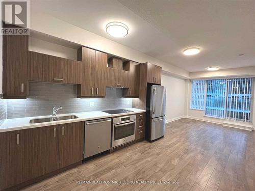 332 - 18 Uptown Drive, Markham, ON - Indoor Photo Showing Kitchen With Double Sink