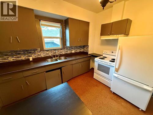 273 Railway Lane, Trail, BC - Indoor Photo Showing Kitchen With Double Sink