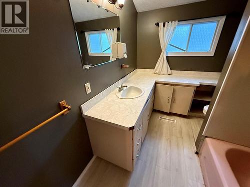 273 Railway Lane, Trail, BC - Indoor Photo Showing Bathroom