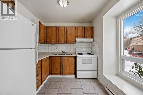 734 Kipling Street, Sarnia, ON - Indoor Photo Showing Kitchen With Double Sink