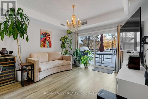 114 - 149 Church Street, King, ON - Indoor Photo Showing Living Room