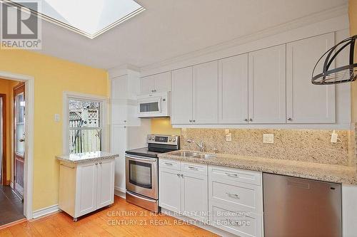 102 Newcastle Street, Toronto, ON - Indoor Photo Showing Kitchen