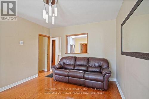 102 Newcastle Street, Toronto, ON - Indoor Photo Showing Living Room