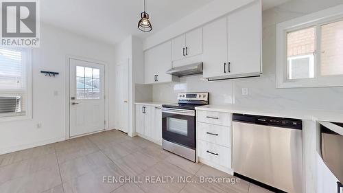 231 Bur Oak Avenue, Markham, ON - Indoor Photo Showing Kitchen