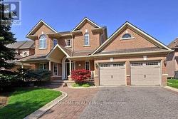 812 FOXCROFT BOULEVARD  Newmarket, ON L3X 1M8