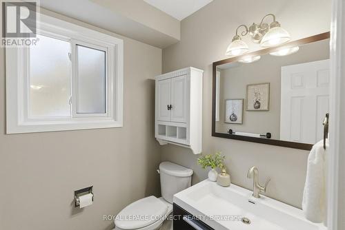 856 Sorrento Avenue, Oshawa, ON - Indoor Photo Showing Bathroom
