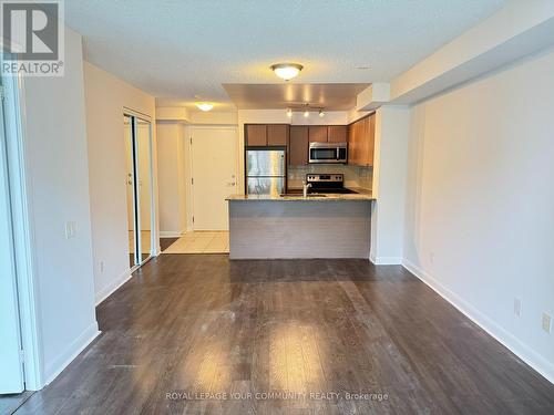 740 - 525 Wilson Avenue, Toronto, ON - Indoor Photo Showing Kitchen