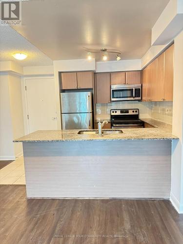 Kitchen with Breakfast Bar & S/S Appliances - 740 - 525 Wilson Avenue, Toronto, ON - Indoor Photo Showing Kitchen