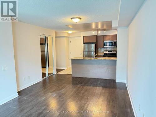 740 - 525 Wilson Avenue, Toronto, ON - Indoor Photo Showing Kitchen