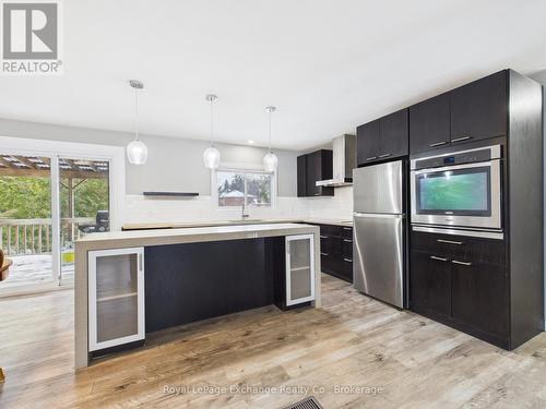 287 Kingsway Street, Kincardine, ON - Indoor Photo Showing Kitchen With Upgraded Kitchen