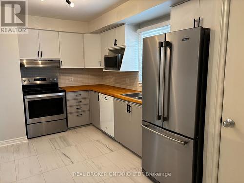 Upper - 102 Bonaventure Drive, London East, ON - Indoor Photo Showing Kitchen