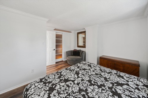 1825 Hyde Mill Crescent, Mississauga, ON - Indoor Photo Showing Bedroom