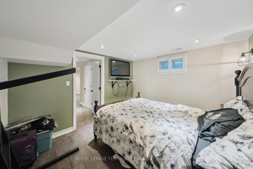 1825 Hyde Mill Crescent, Mississauga, ON - Indoor Photo Showing Bedroom
