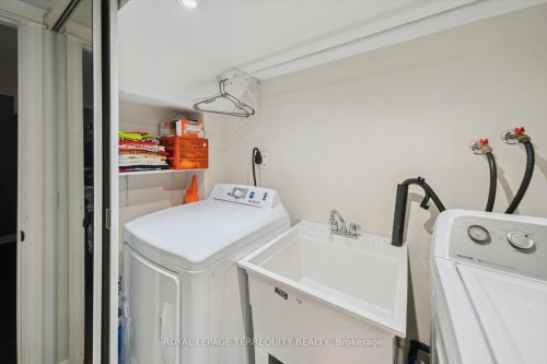 1825 Hyde Mill Crescent, Mississauga, ON - Indoor Photo Showing Laundry Room