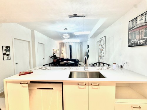 Cuisine - 609-4400 Boul. St-Jean, Dollard-Des-Ormeaux, QC - Indoor Photo Showing Kitchen