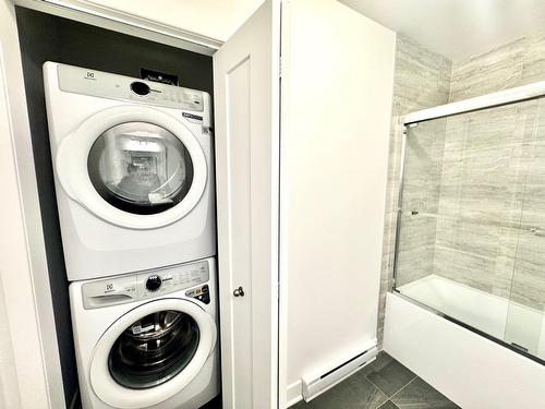 Bathroom - 609-4400 Boul. St-Jean, Dollard-Des-Ormeaux, QC - Indoor Photo Showing Laundry Room