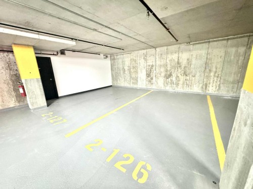 Garage - 609-4400 Boul. St-Jean, Dollard-Des-Ormeaux, QC - Indoor Photo Showing Garage