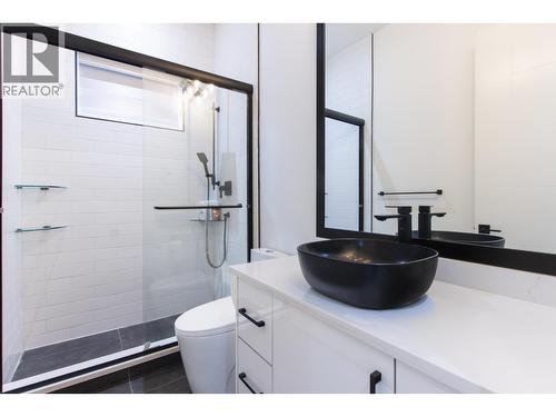 39184 Woodpecker Place, Squamish, BC - Indoor Photo Showing Bathroom