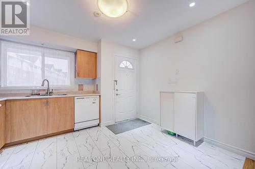 95 Faithful Way, Markham, ON - Indoor Photo Showing Kitchen With Double Sink