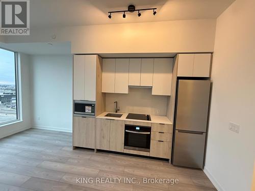824 - 1007 The Queensway, Toronto, ON - Indoor Photo Showing Kitchen