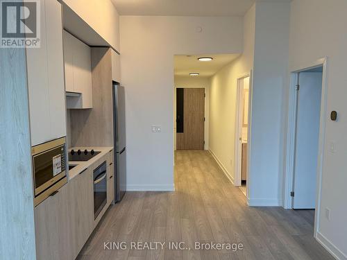 824 - 1007 The Queensway, Toronto, ON - Indoor Photo Showing Kitchen